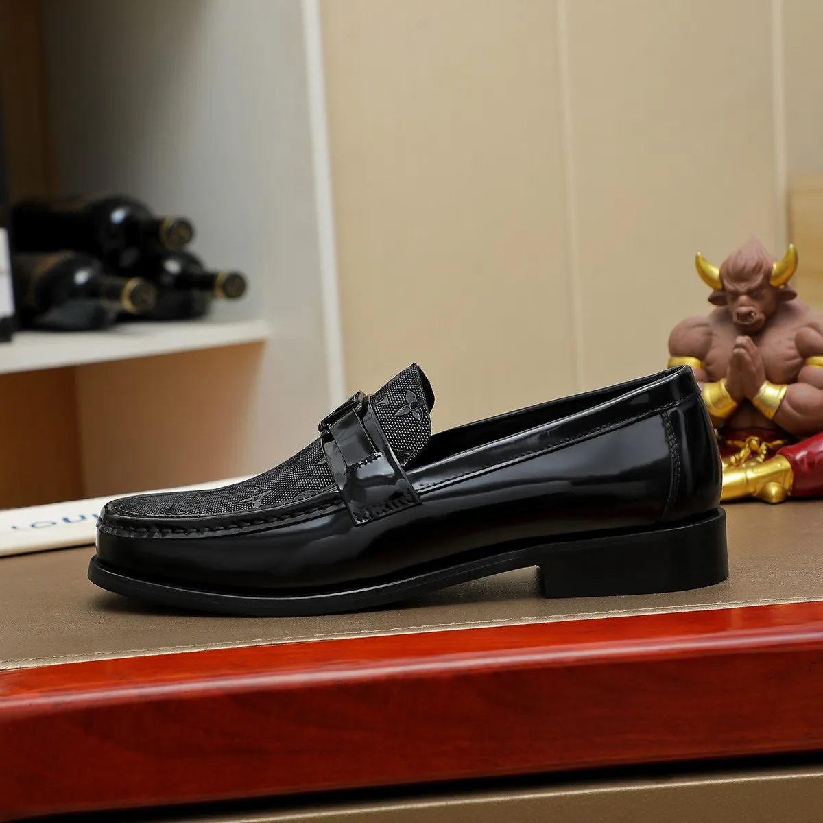 Men's shoes 💰 460 💰 Louis Vuitton LV ® 🆕 model 🔛Full shoe counter, first layer cowhide, 🐂leather lined casual shoes for men, super soft outsole, essential for driving. Counter synchronization, original first layer cowhide, completely 1:1 mold customization🌹top version, color optional! Number: 39-44 (customized at 38.45)